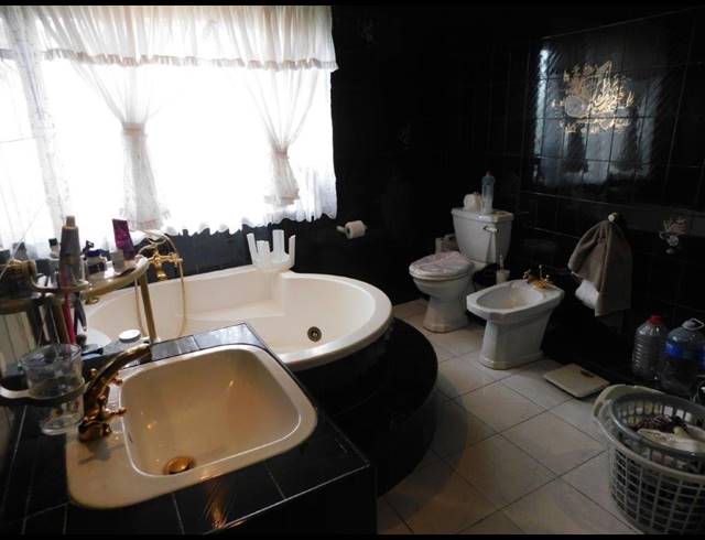 3 BEDROOM HOUSE FOR SALE IN UMHLATUZANA